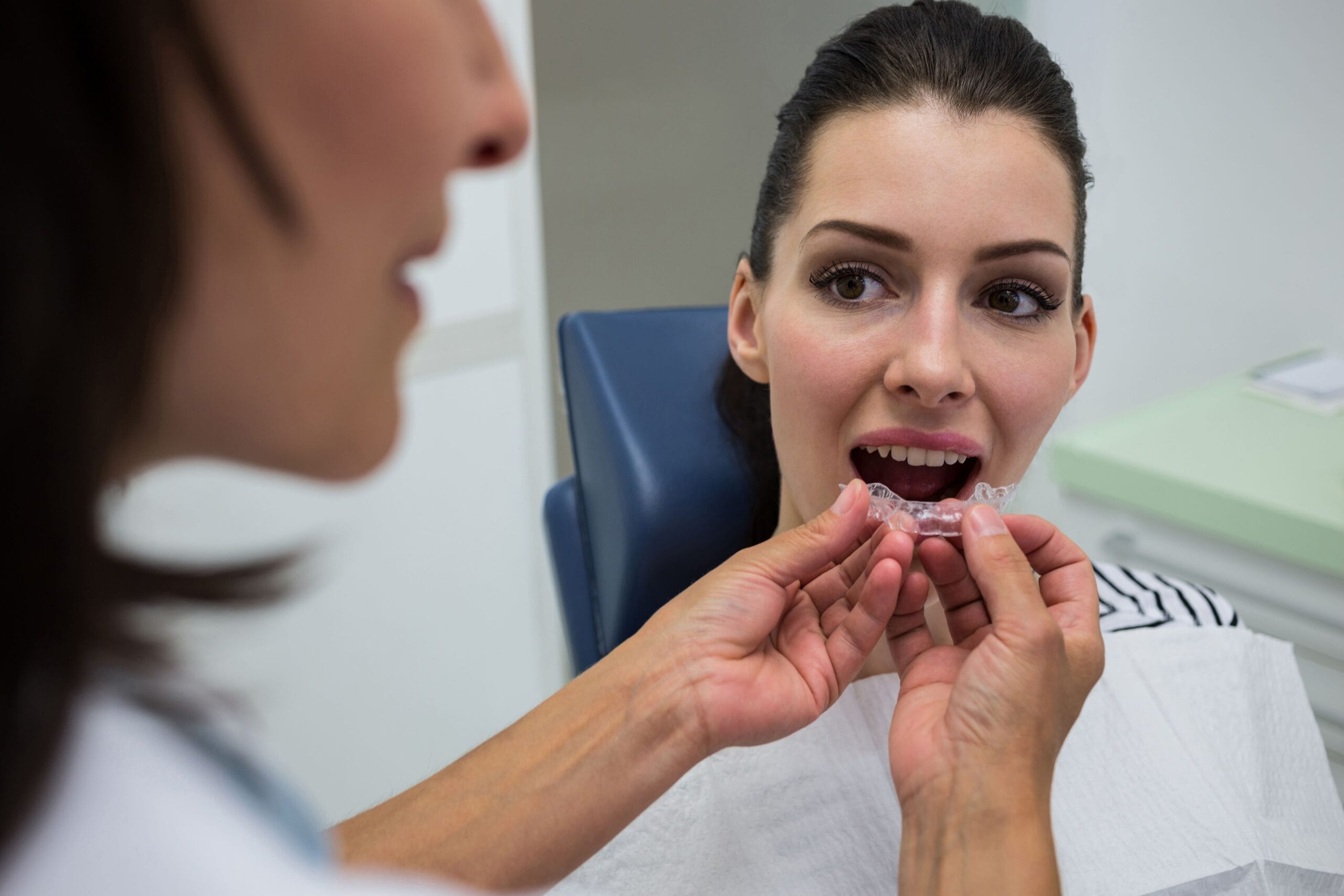 dentist-assisting-patient-wear-invisible-braces